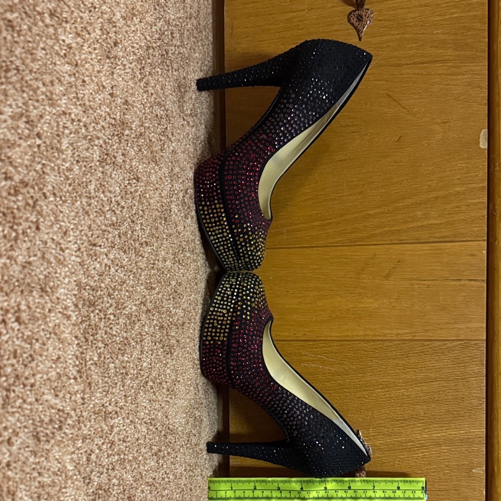 Gianni Bini Black and Red Gradient Heels